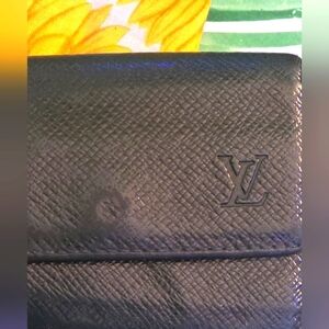 LV taiga Leather Keyholder